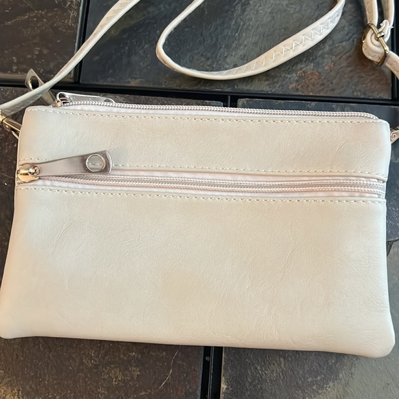 8”x 5” Small Cream Quilted Crossbody Purse with Pockets-EUC - Picture 5 of 6